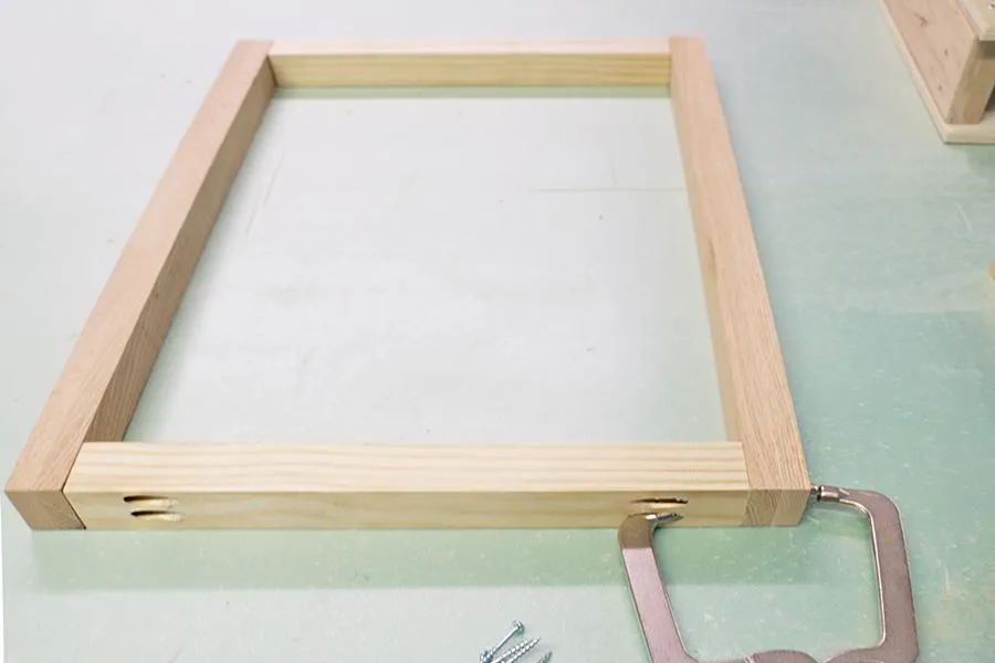 Simple 1-Hour Child Coloring Desk — step photo 3